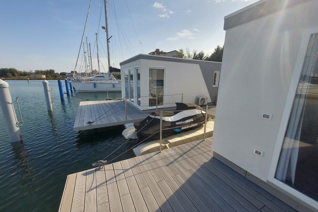 House Boat Marina Estensi House Boat