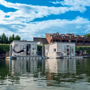 House Boat Marina Suite